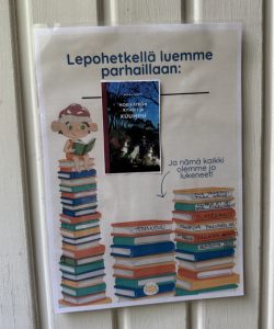 Lepohetkellä luetaan -juliste